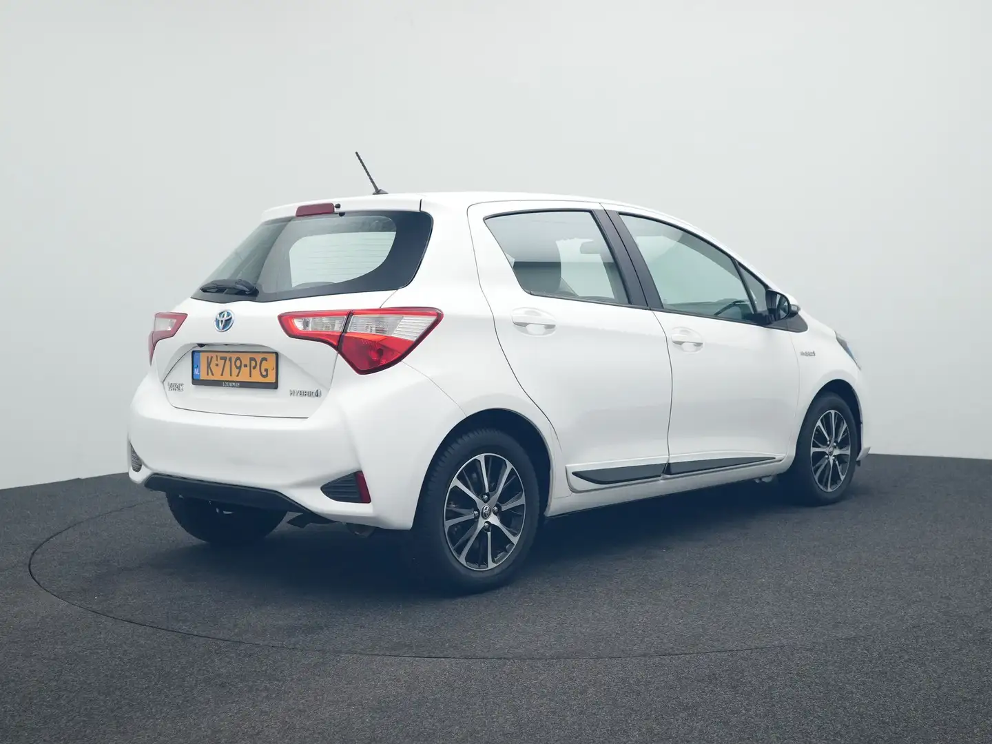 Toyota Yaris 1.5 Hybrid Design Sport Wit - 2