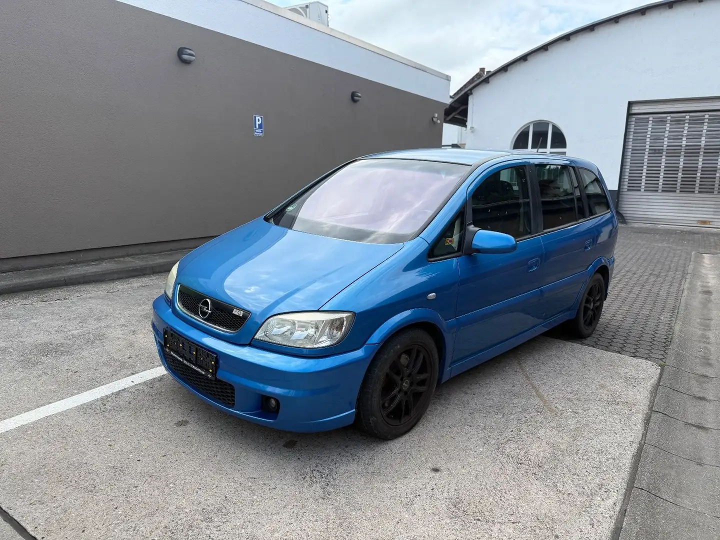Opel Zafira 2.0 Turbo OPC Blau - 1