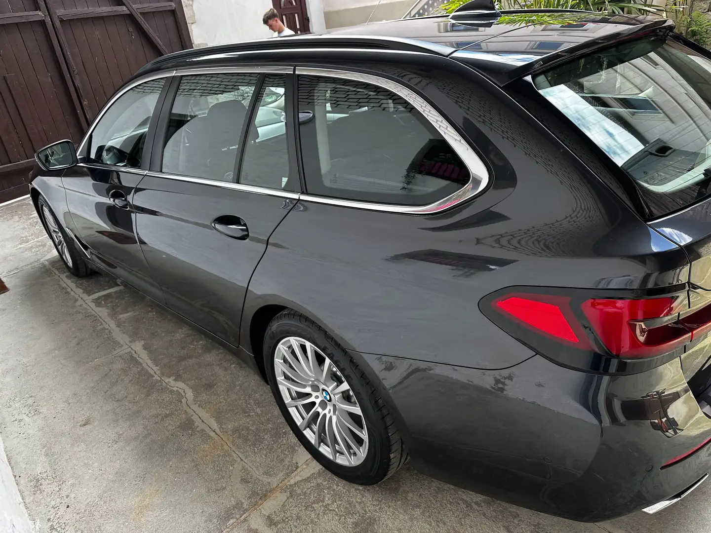 BMW 520 520d Touring Aut. Mildhyprid Facelift Schwarz - 1