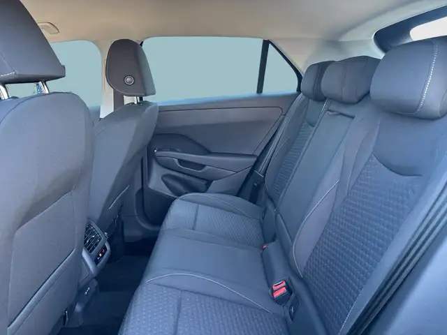 Volkswagen T-Roc view 11