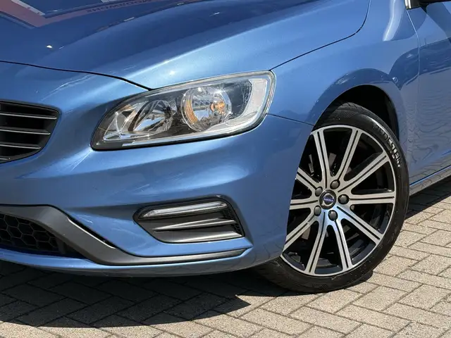 Volvo V60 view 4