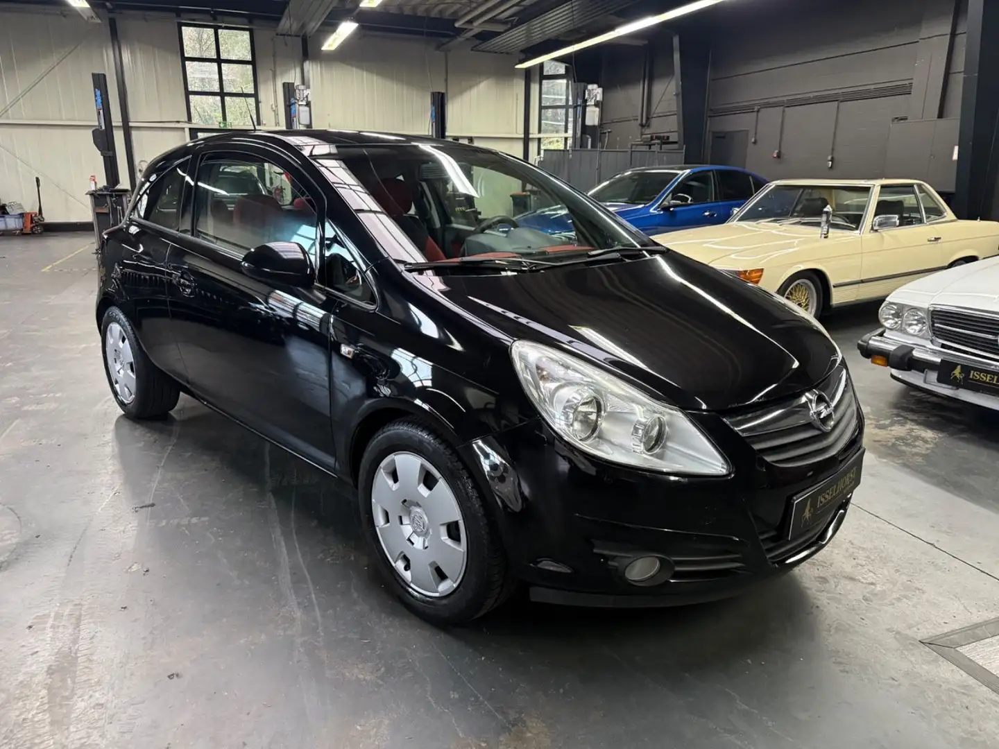 Opel Corsa D Navi TÜV Klima Winterreifen Schwarz - 1
