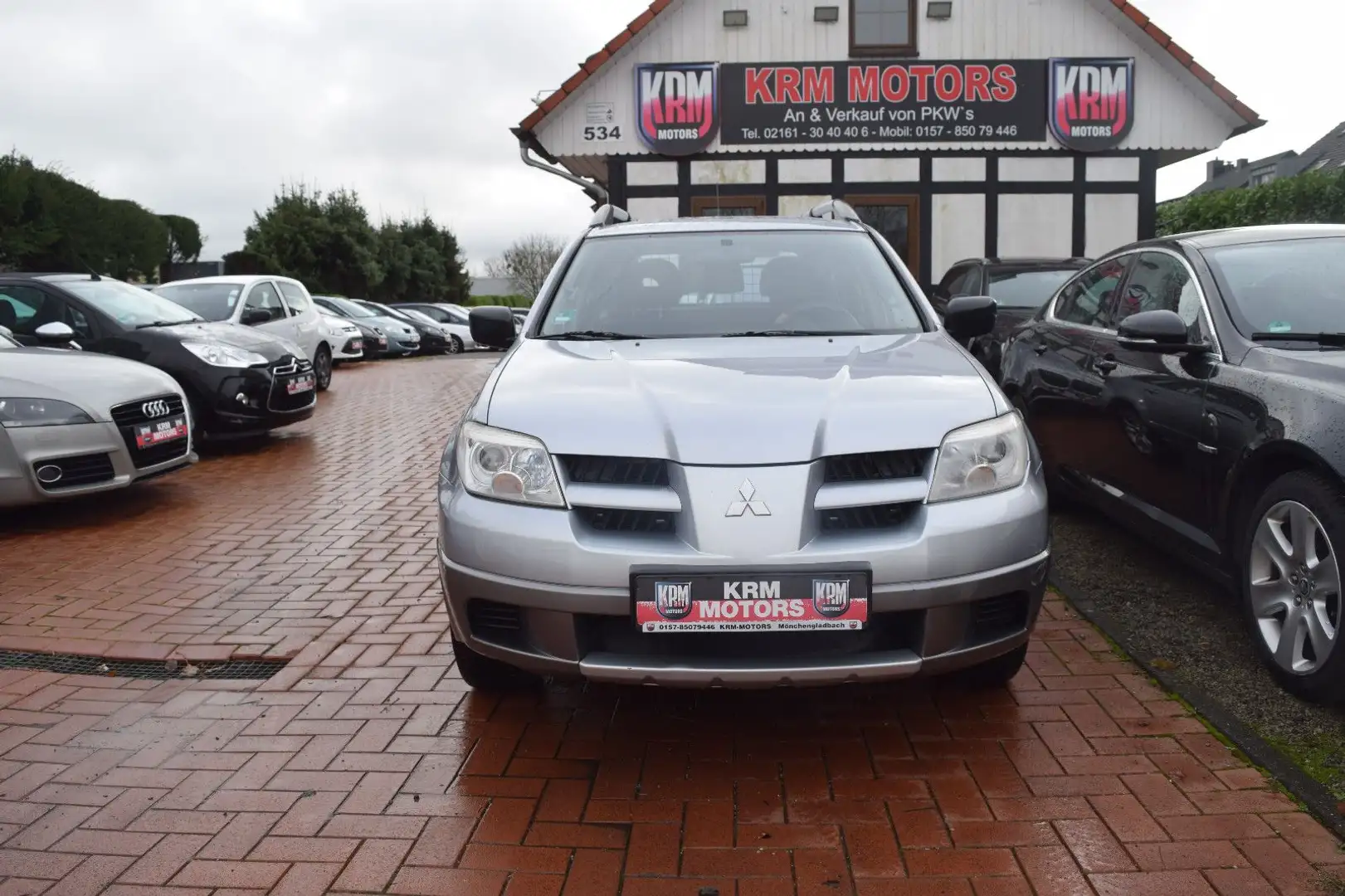 Mitsubishi Outlander 2.0  TÜV/AU NEU, AHK, NAVI, KLIMA, PDC Argintiu - 1
