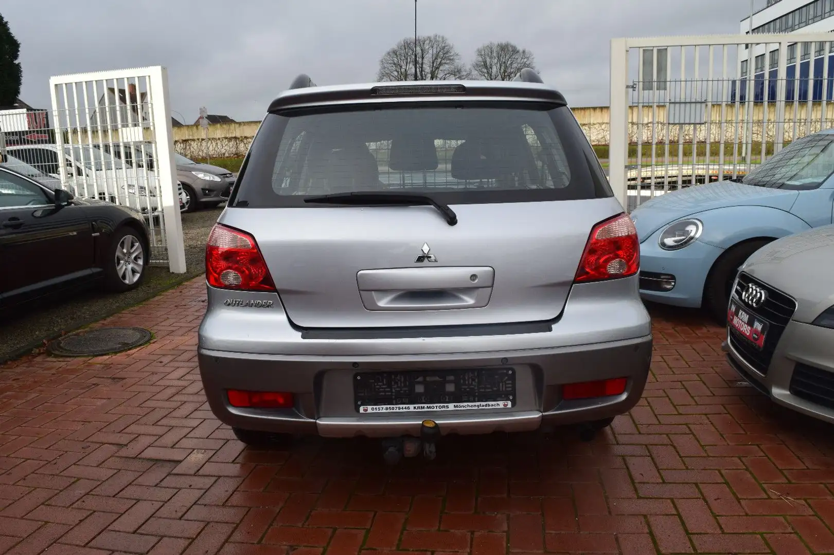 Mitsubishi Outlander 2.0  TÜV/AU NEU, AHK, NAVI, KLIMA, PDC Argintiu - 2