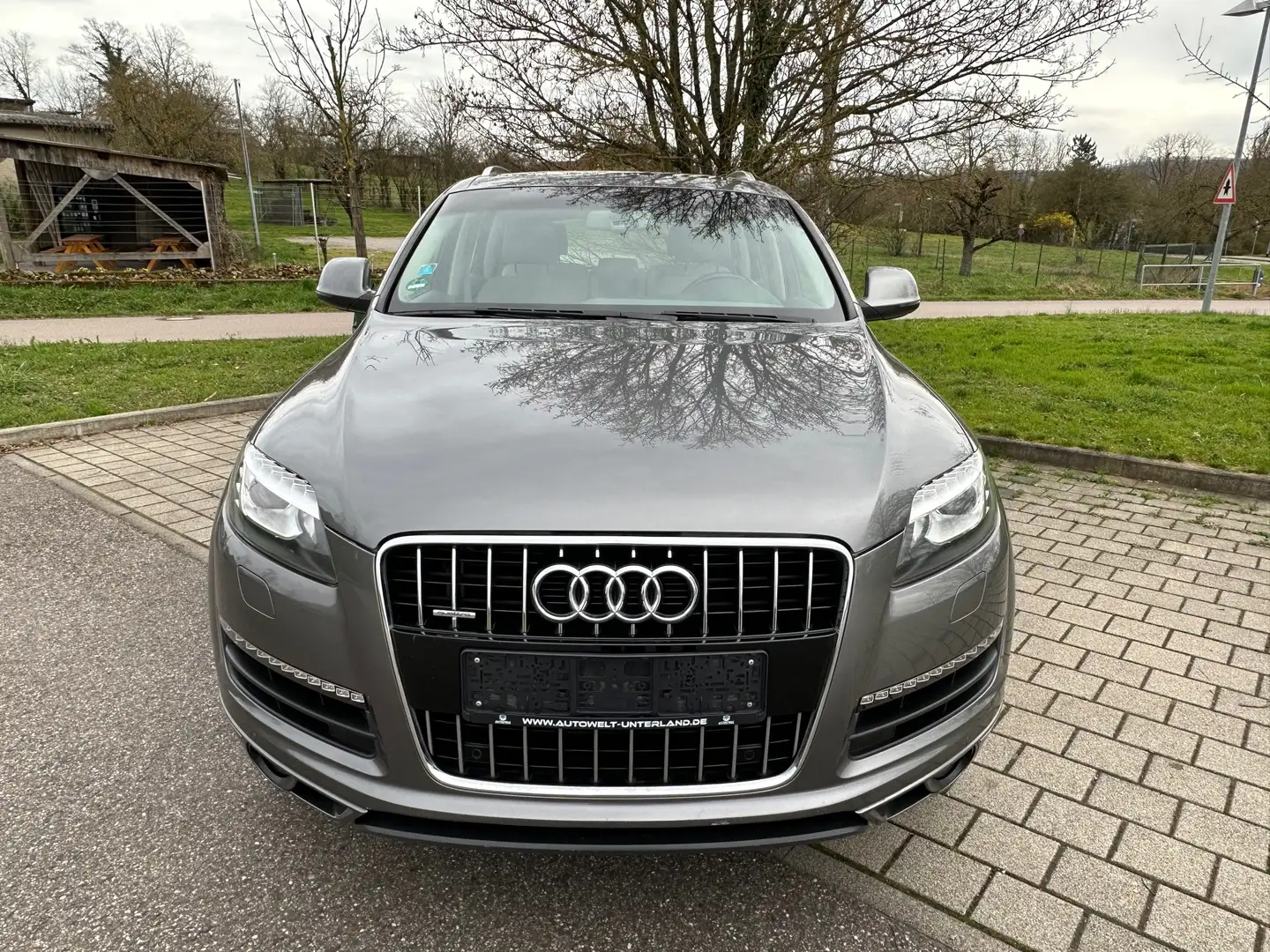 Audi Q7 SUV/Geländewagen/Pickup in Grau gebraucht in Neckarsulm für €  27.590,-