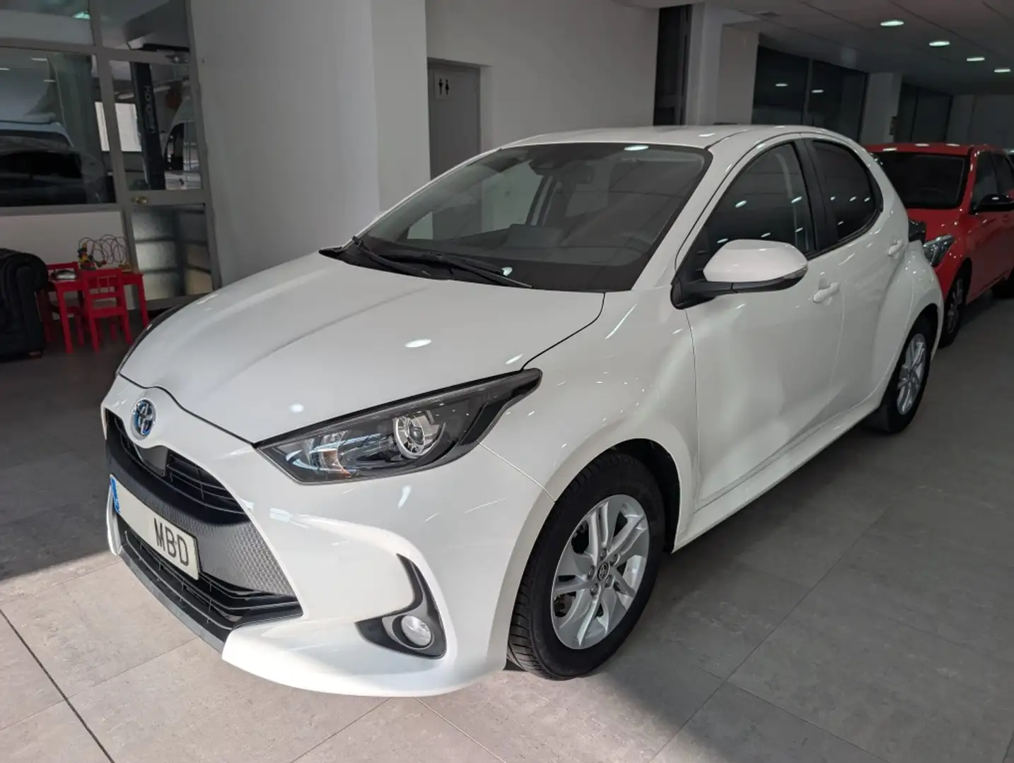 Toyota Yaris 120H 1.5 Business Plus Blanco - 2
