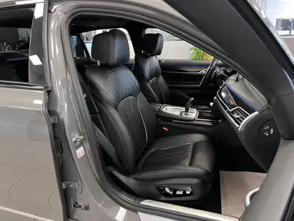 Annonce voiture d'occasion BMW 740 - CARADIZE