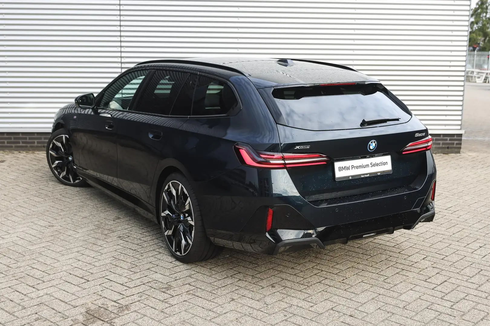 BMW 550 5 Serie Touring 550e xDrive M Sport Automaat / Pan Grün - 2
