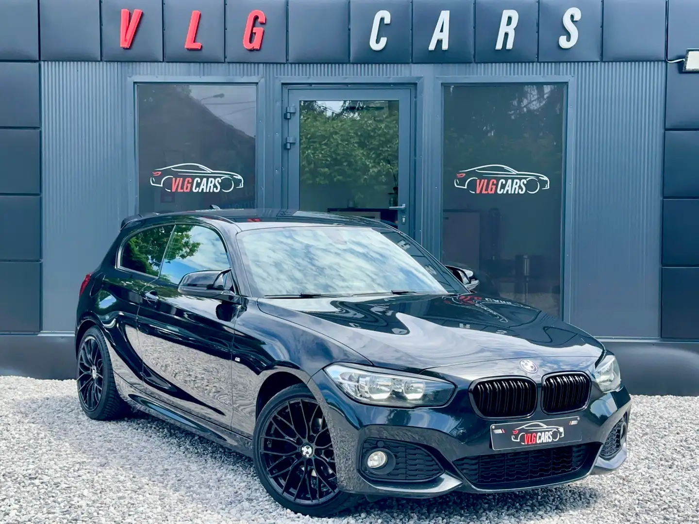 BMW 116 116 d Pack M// Int - Ext / Navi. / JA. 18 Garantie Zwart - 1