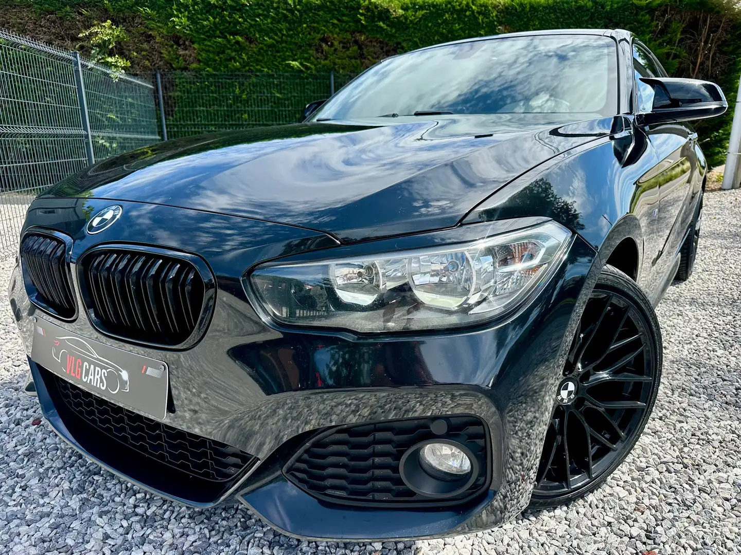BMW 116 116 d Pack M// Int - Ext / Navi. / JA. 18 Garantie Zwart - 2