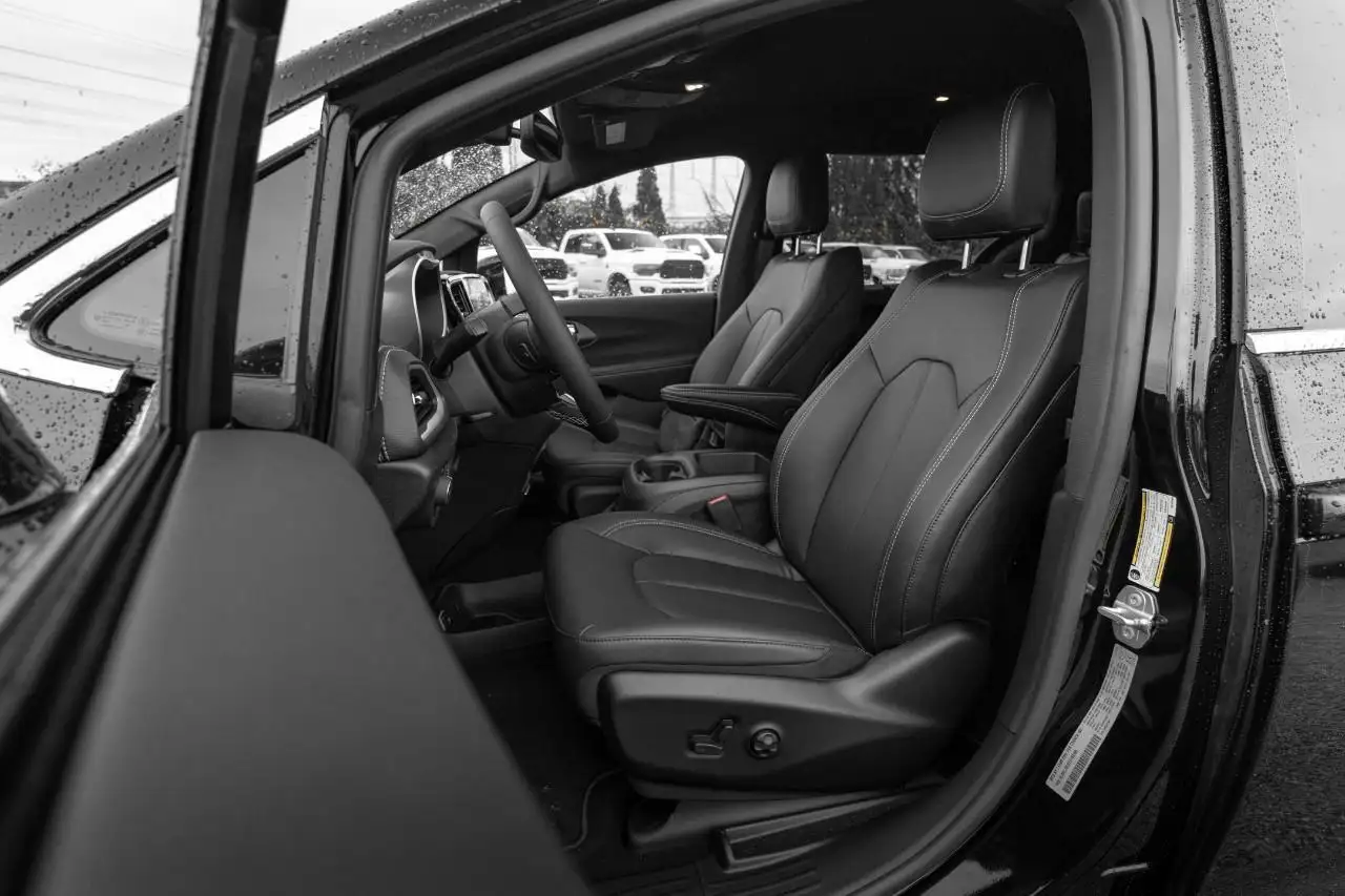 Chrysler Grand Caravan снимка Chrysler Grand Caravan