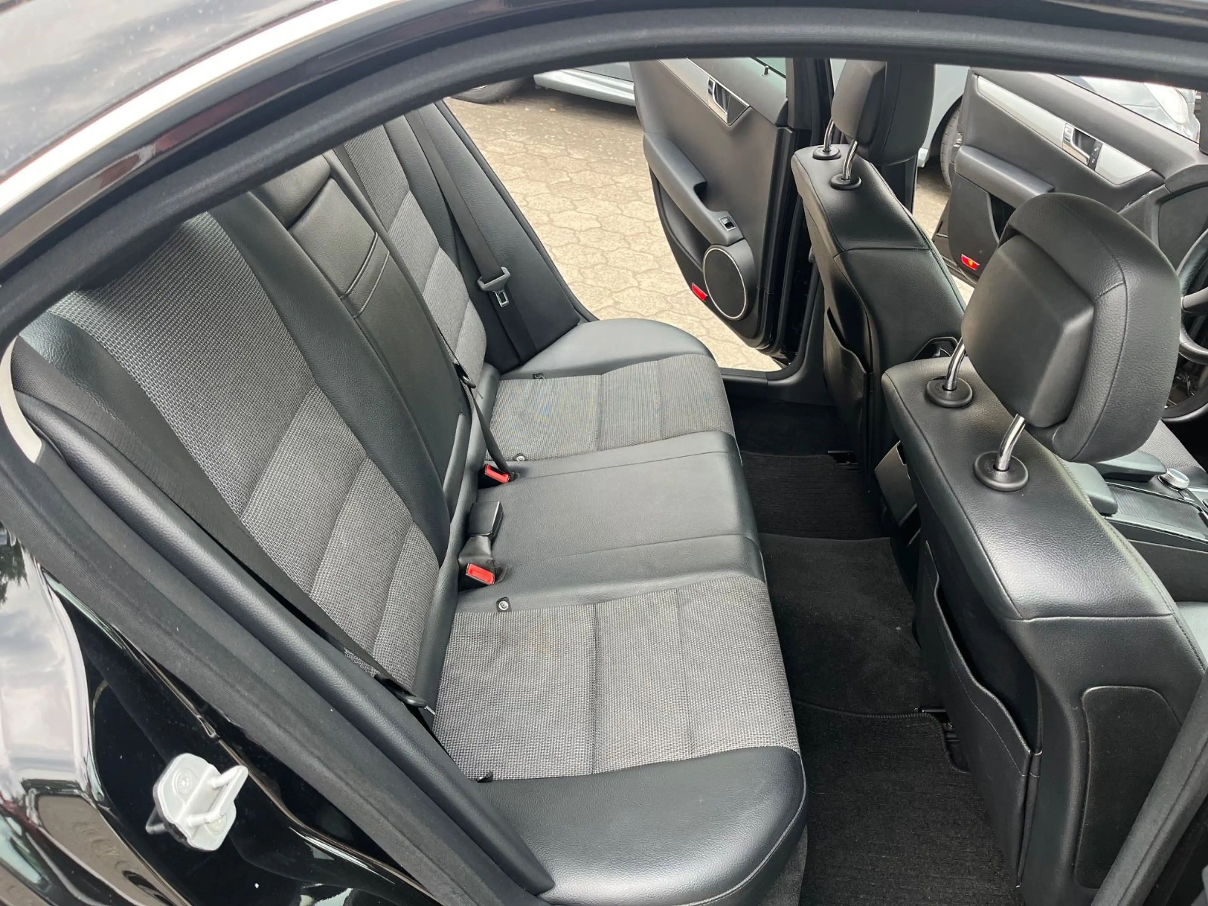 Mercedes-Benz C 250 C Limousine- BlueEfficiency-NAVI- — photo 12