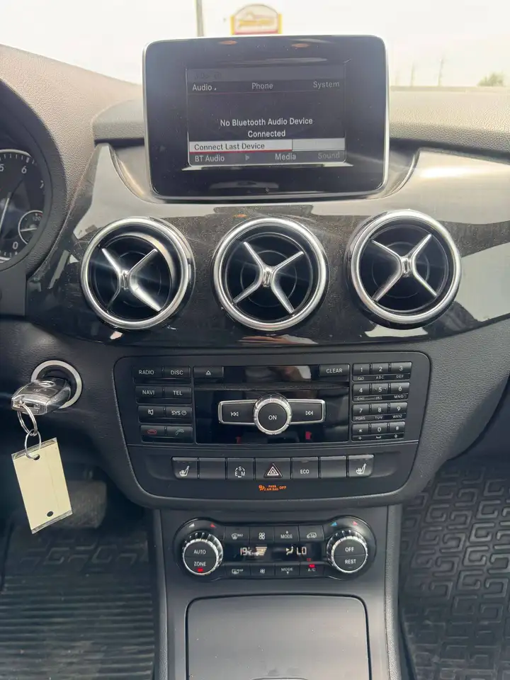 Mercedes-Benz B-Class снимка Mercedes-Benz B-Class