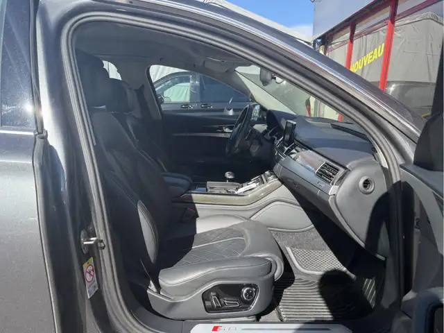 Audi S8 view 5