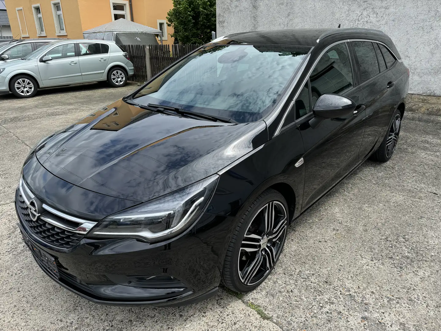 Opel Astra Dynamic Automatic Noir - 1