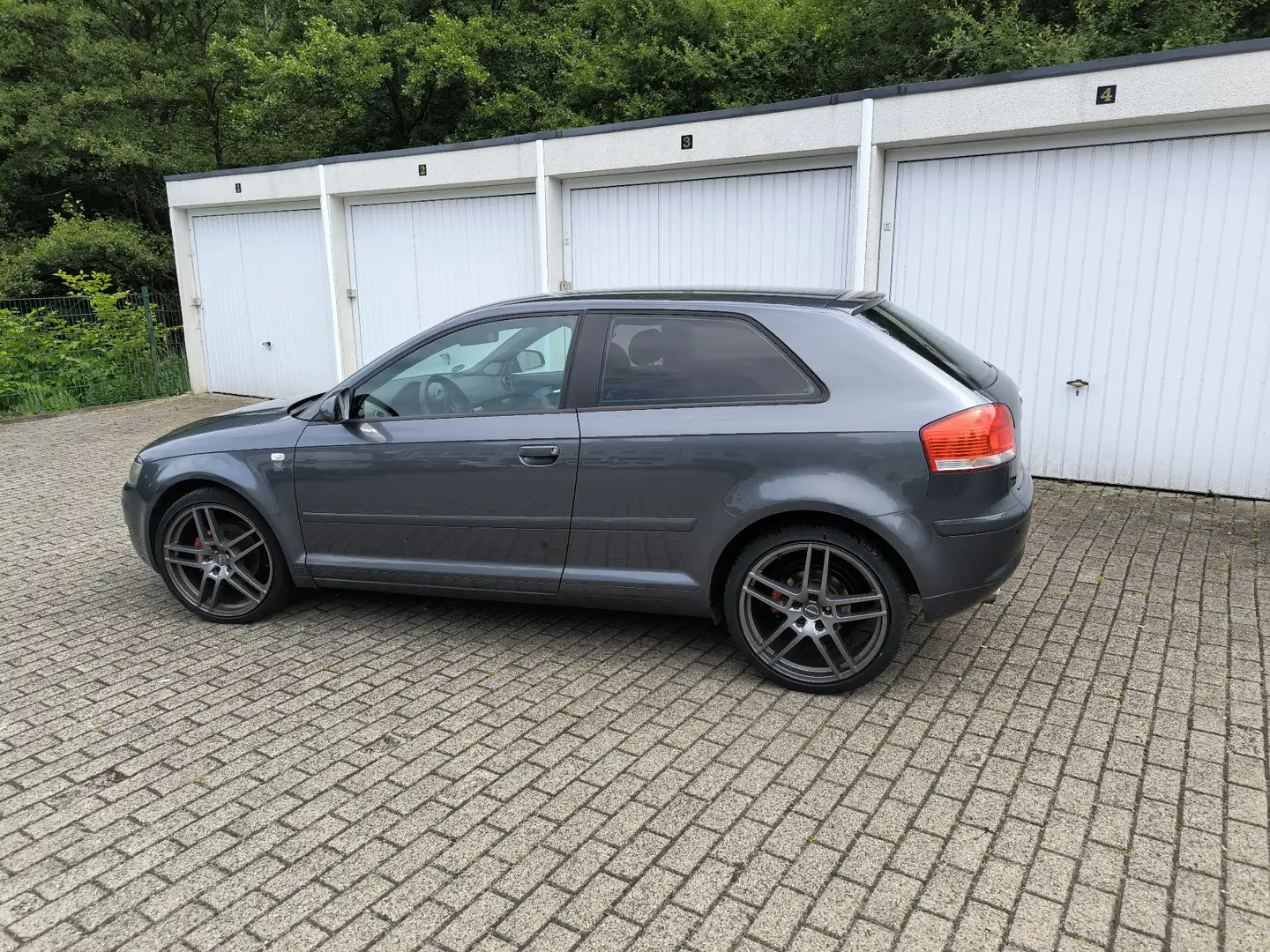 Audi A3 2.0 FSI Ambiente - 1