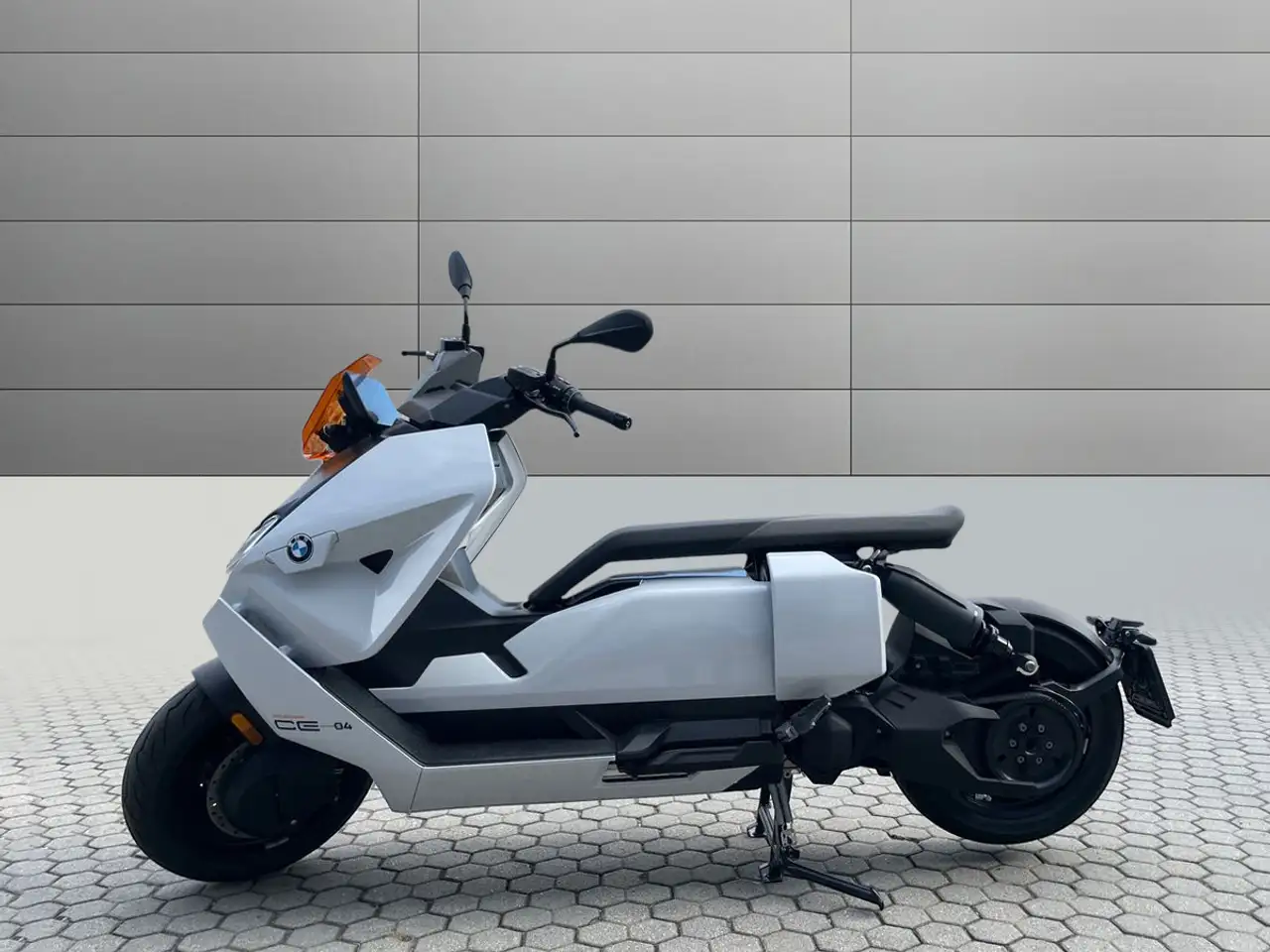 BMW CE 04