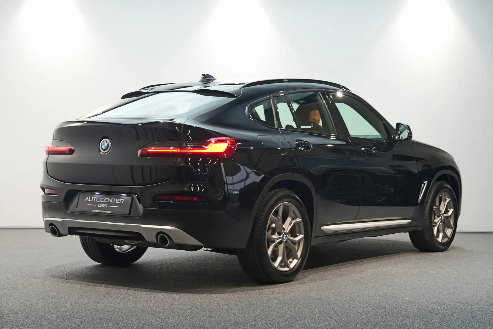 BMW X4 xDrive30i ✅ TREKHAAK ✅ NAVI ✅ CAMERA ✅ CARPLAY ✅ A Zwart - 2