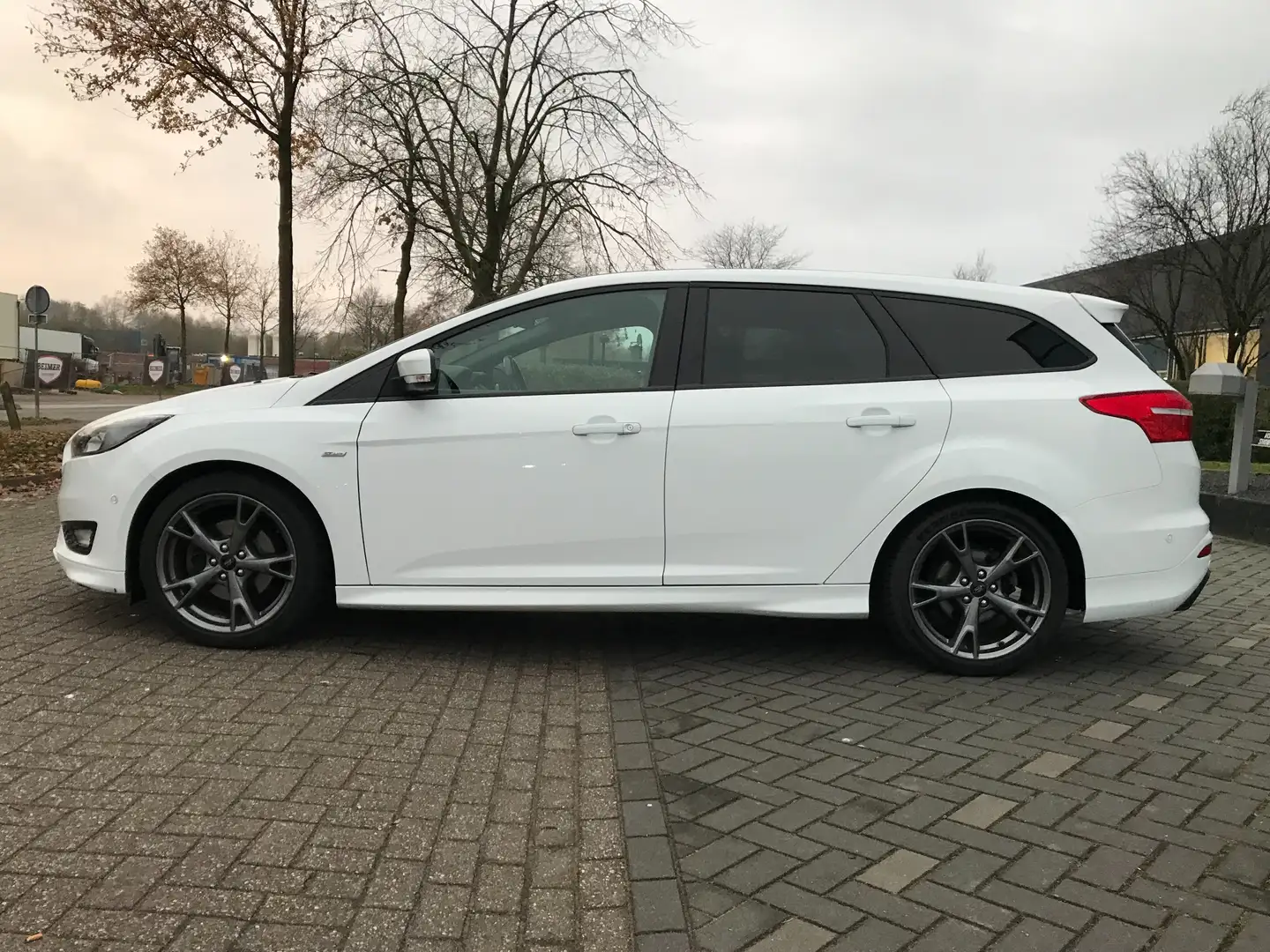 Ford Focus 1.5 ST-LINE  182PS  LED  TOPZUSTAND Blanc - 2