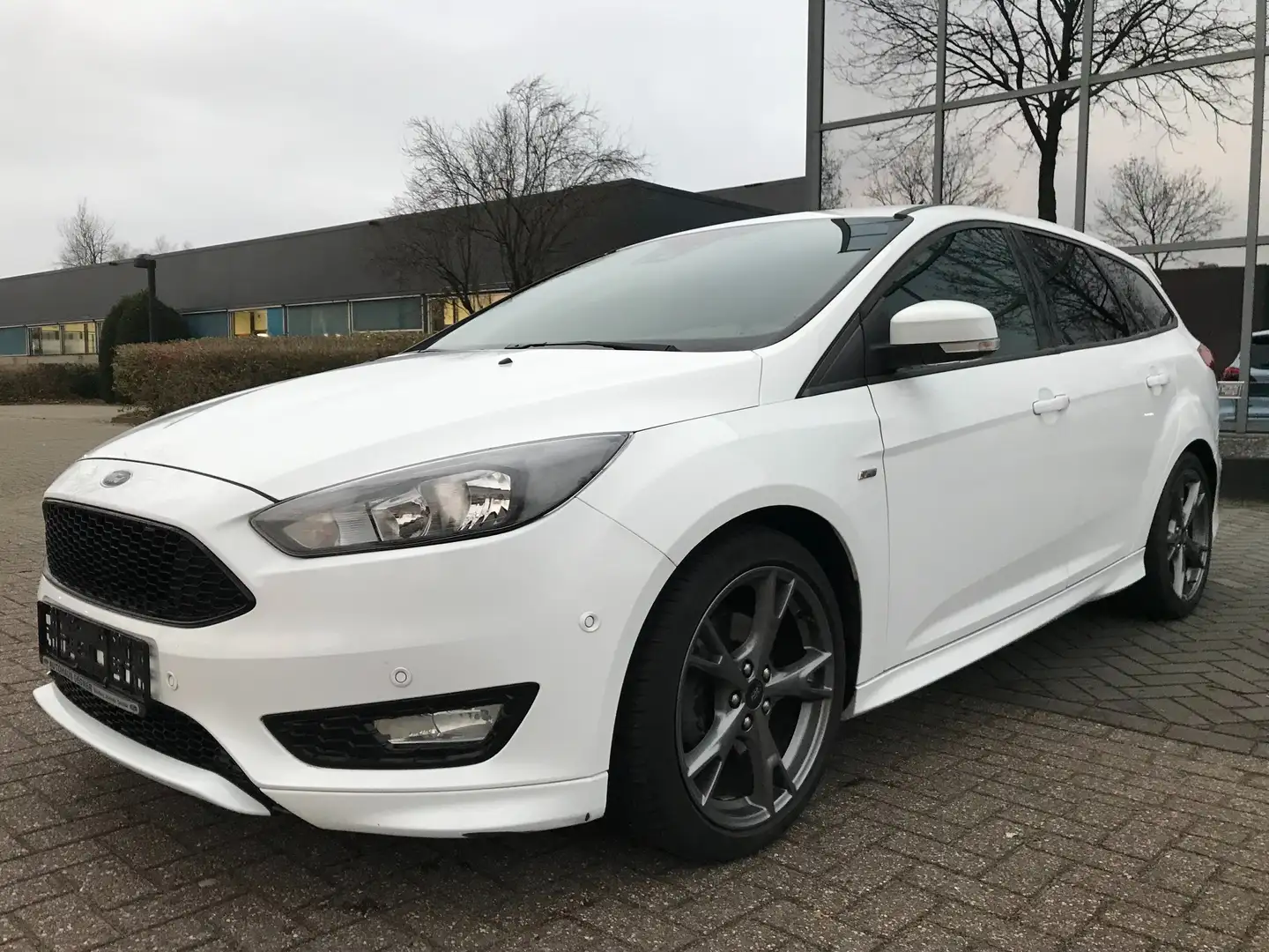 Ford Focus 1.5 ST-LINE  182PS  LED  TOPZUSTAND Blanc - 1