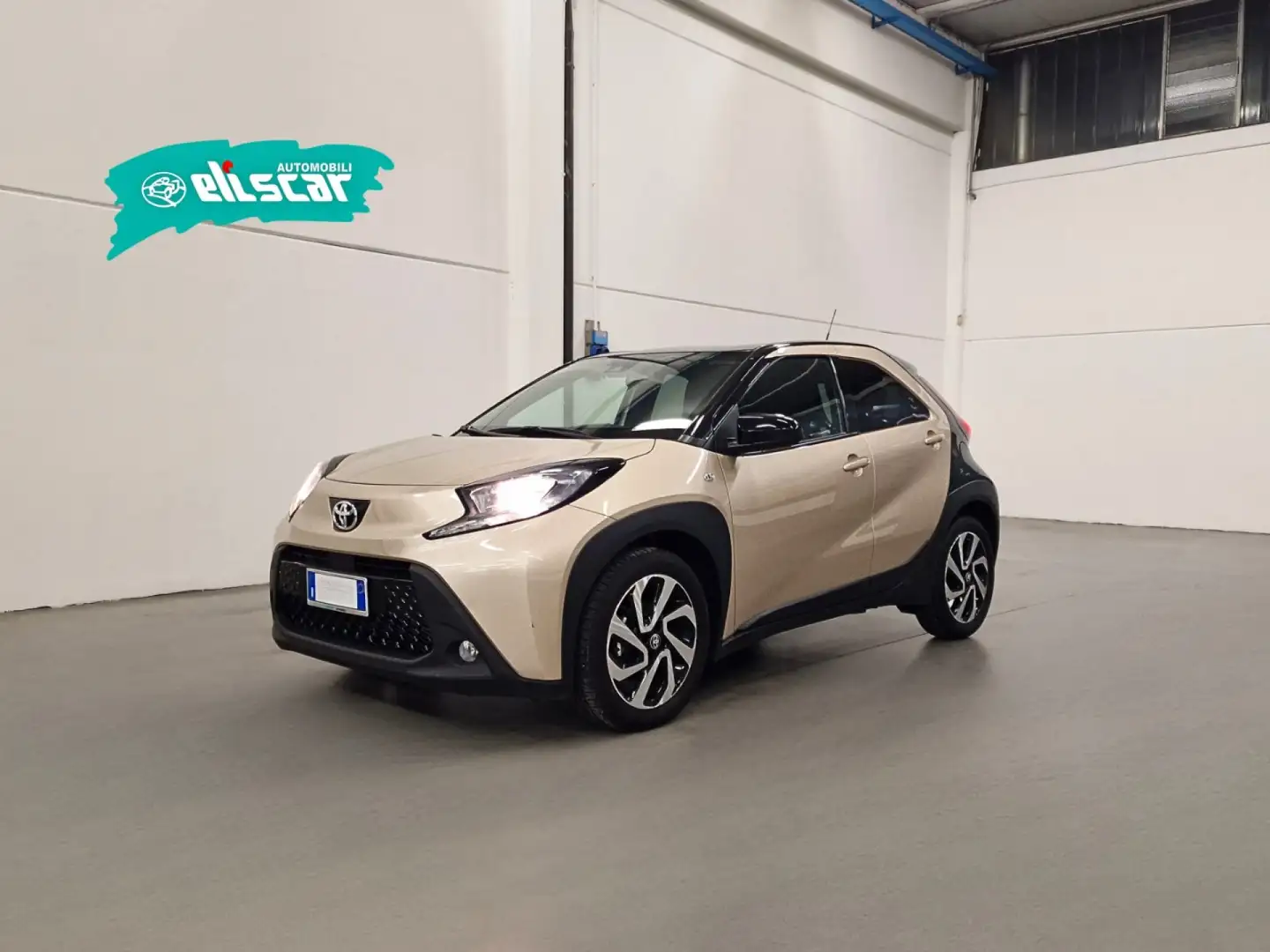 Toyota Aygo X 1.0 VVT-i 72 CV 5 porte Trend Beige - 2