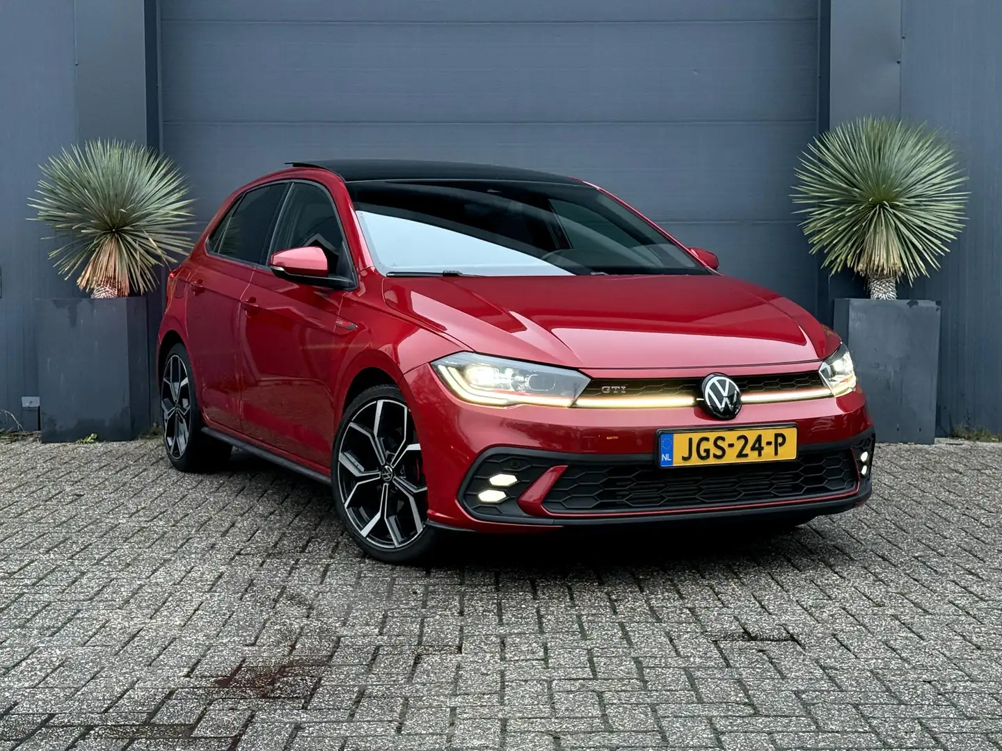 Volkswagen Polo GTI 2.0 TSI Pano Automaat IQ-Light Virtual Cockpit Rot - 1