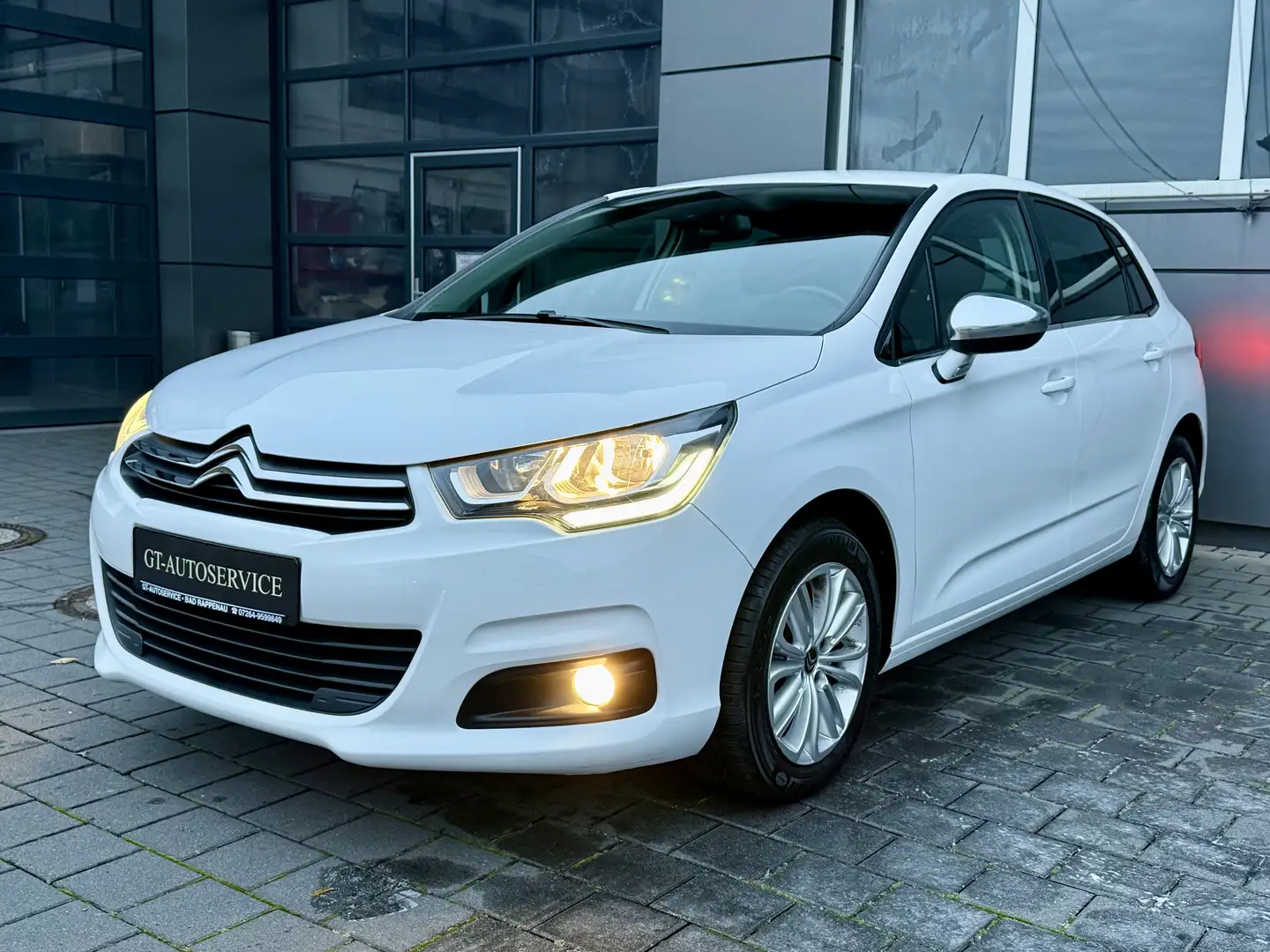 Citroen C4 PureTech 130 Selection AHK/Navi/PDC/SHZ/8-fach Wit - 1