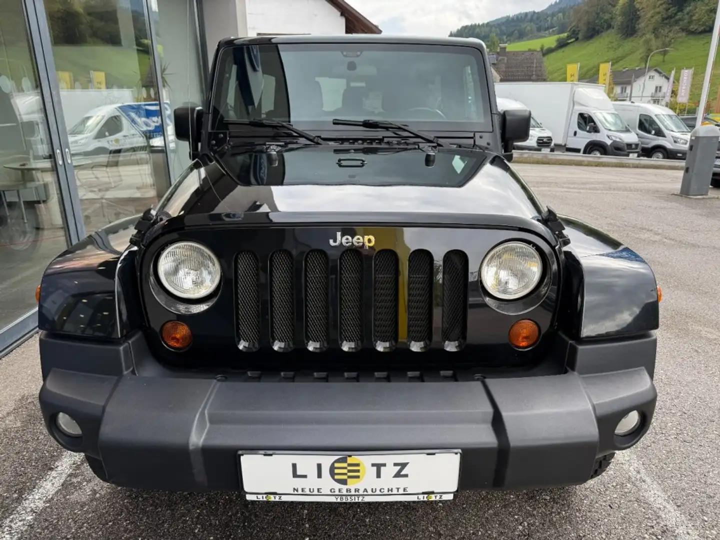 Jeep Wrangler Wangler Unlimited Sahara 2,8 CRD Schwarz - 2