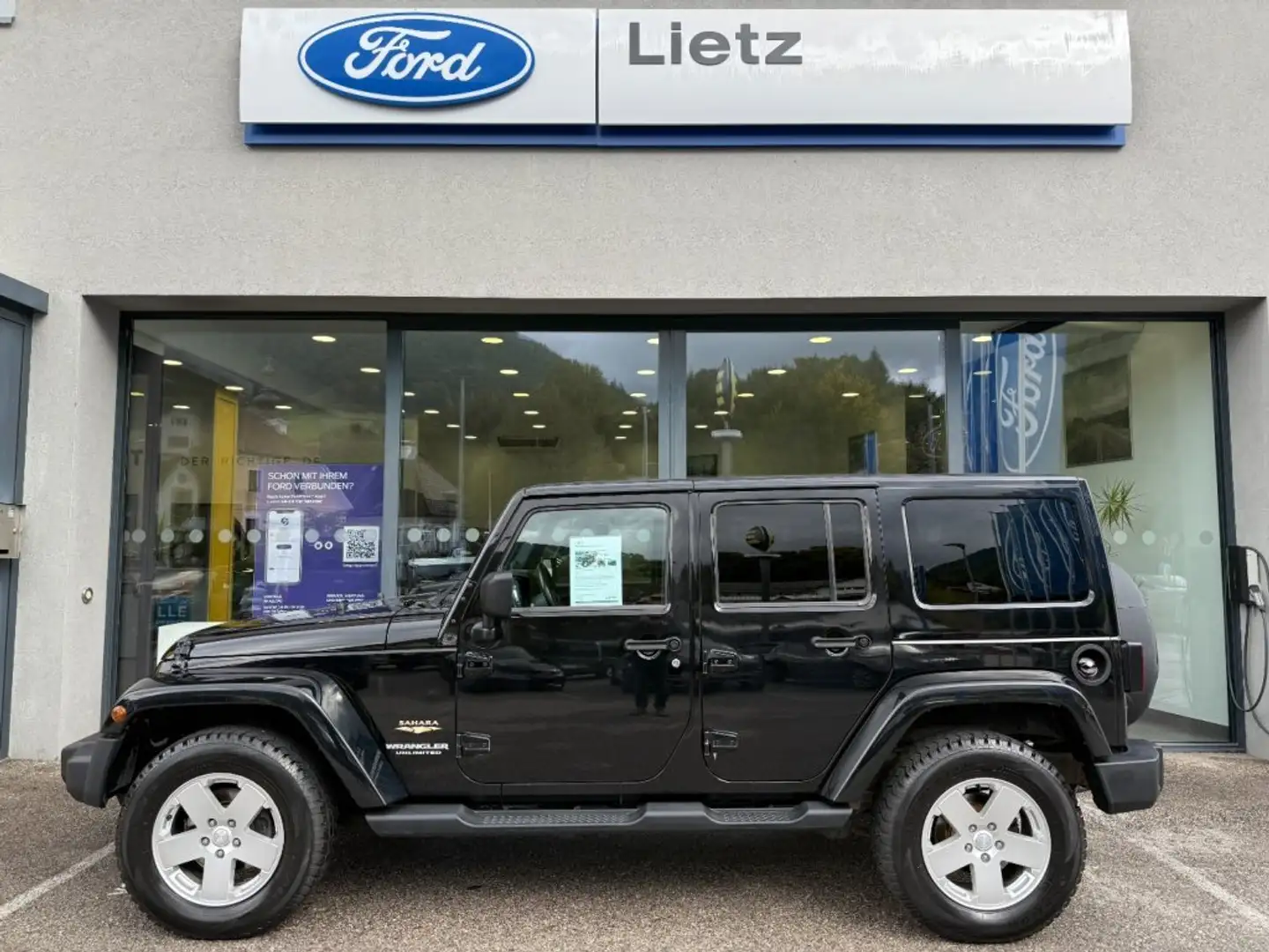 Jeep Wrangler Wangler Unlimited Sahara 2,8 CRD Schwarz - 1