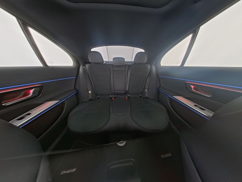 Mercedes-Benz E 400 e 4M *AMG+PANO+AIRMAT+NIGHT+DIGITAL+HAL+20 — photo 9