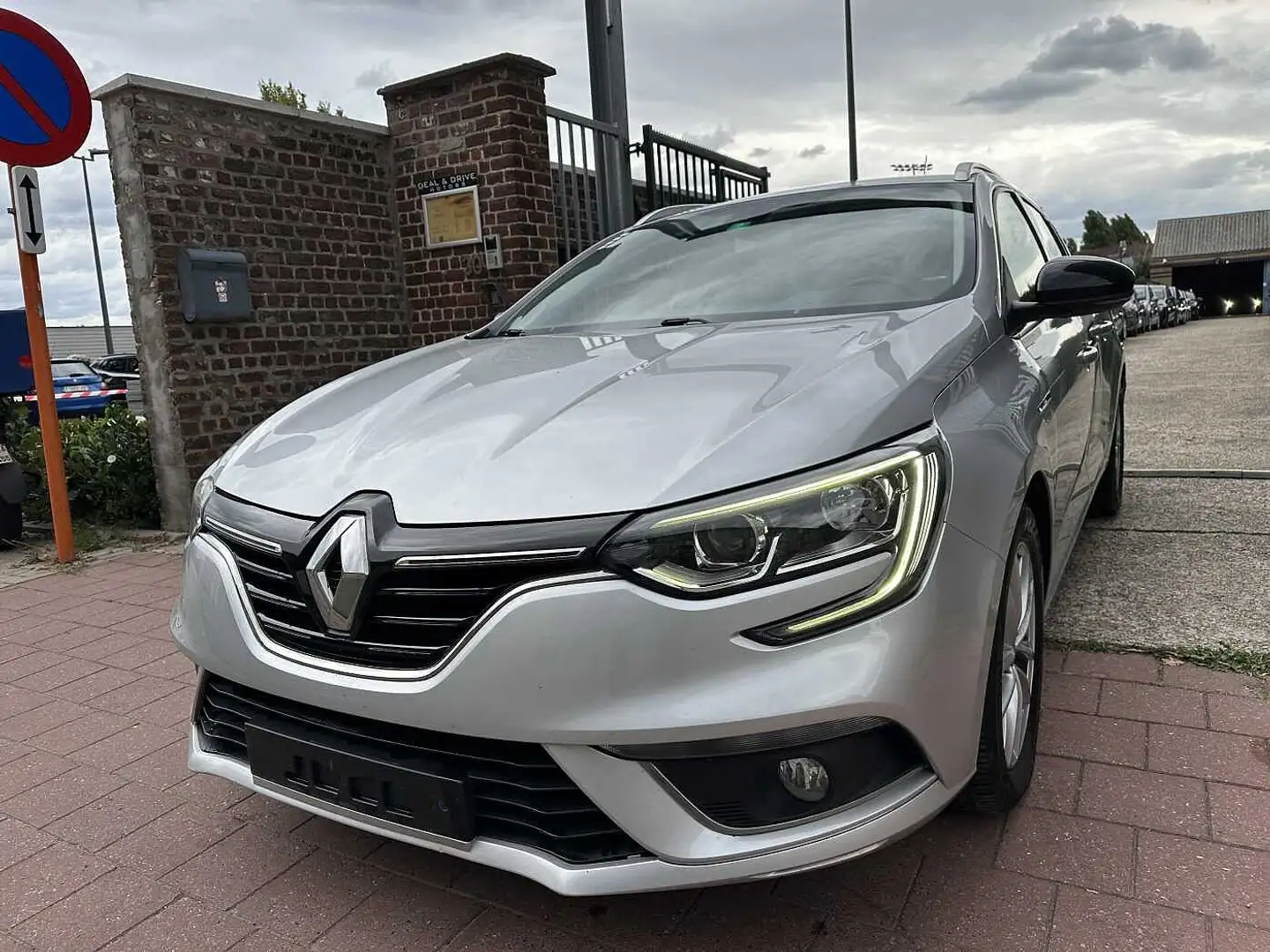 Renault Megane GRANDTOUR 1.2 TCE MET 146DKM HANDELAARS & EXPORT Gris - 1