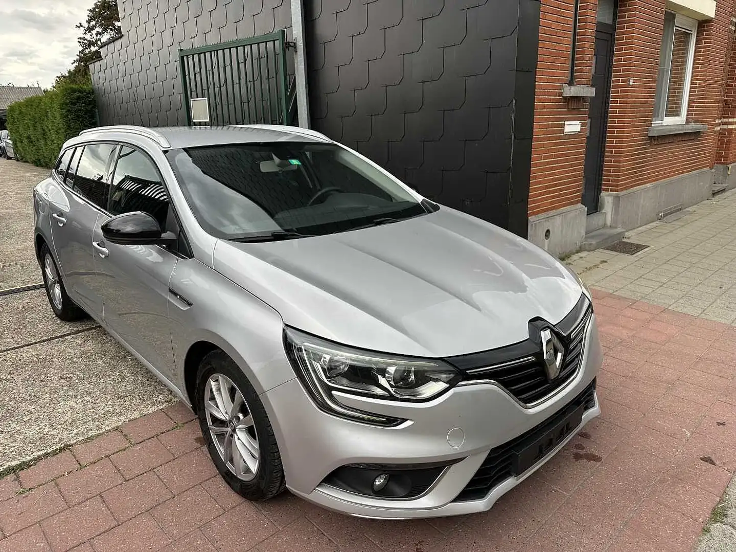 Renault Megane GRANDTOUR 1.2 TCE MET 146DKM HANDELAARS & EXPORT Gris - 2