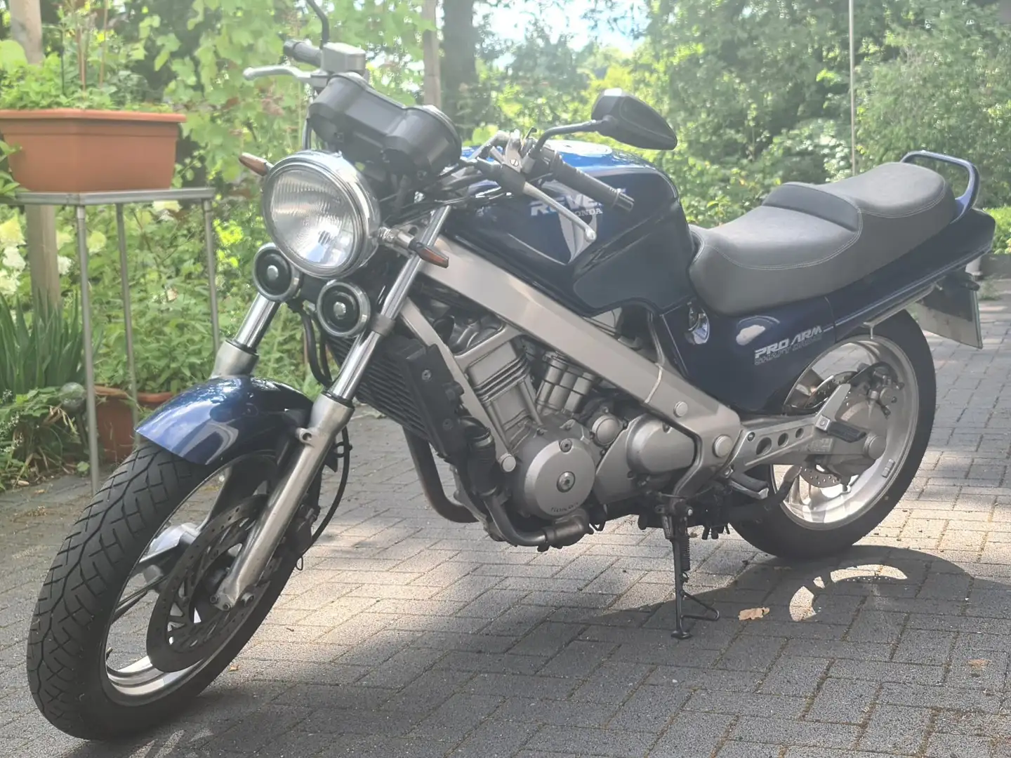 Honda NTV 650 Bleu - 1
