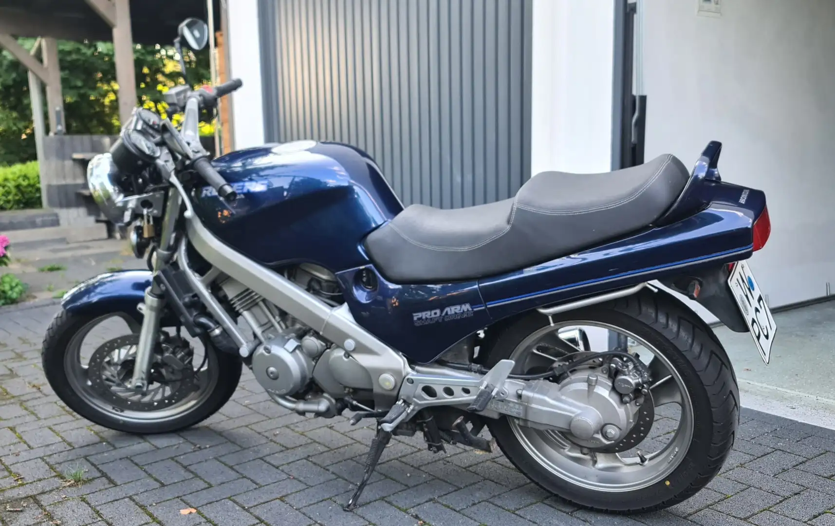 Honda NTV 650 Blauw - 2