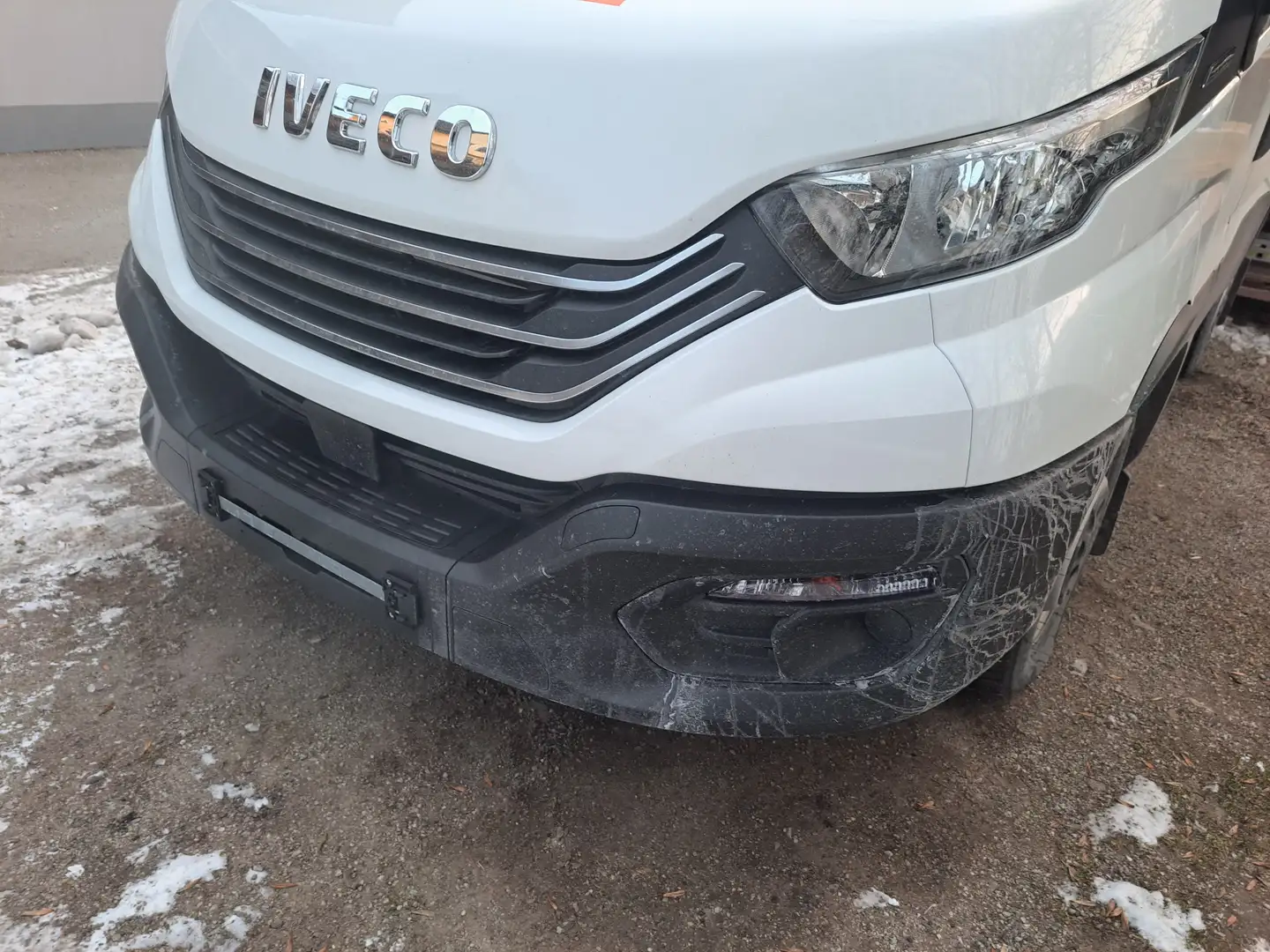 Iveco Daily Daily 35 S 14 C 3000 2,3 HPT Weiß - 1