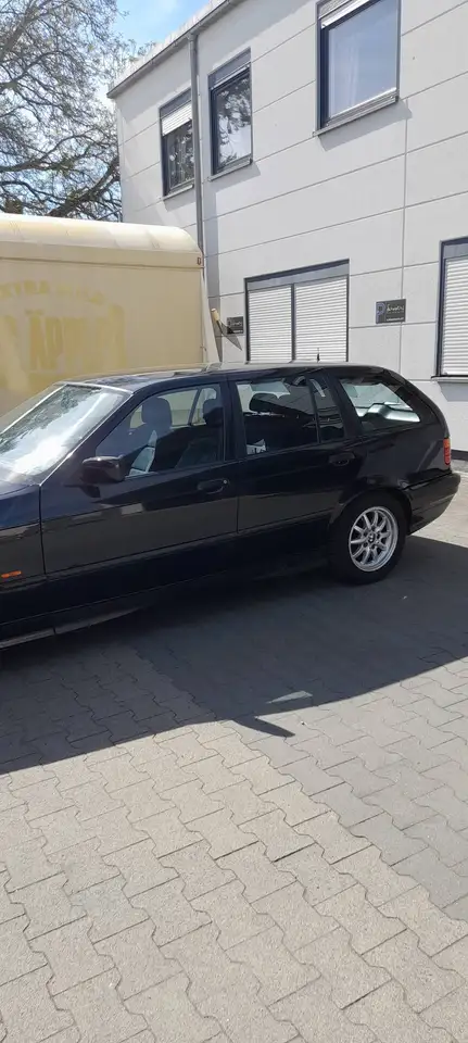 BMW 320i touring Exclusiv Edition, foto 3
