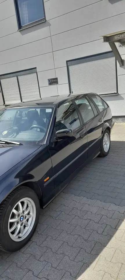 BMW 320i touring Exclusiv Edition, foto 4