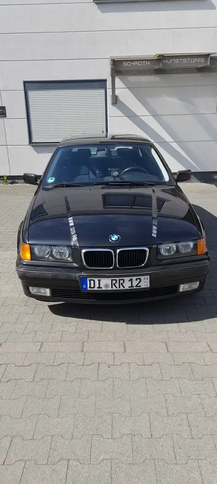 BMW 320i touring Exclusiv Edition, foto 2