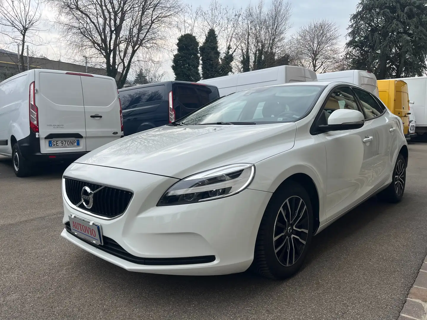 Volvo V40 V40 2.0 d2 Momentum my17 Bianco - 1
