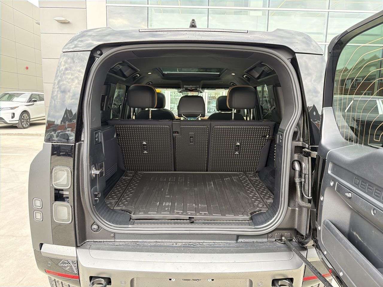 2026 Land Rover Defender 110 P525 V8 thumb 21