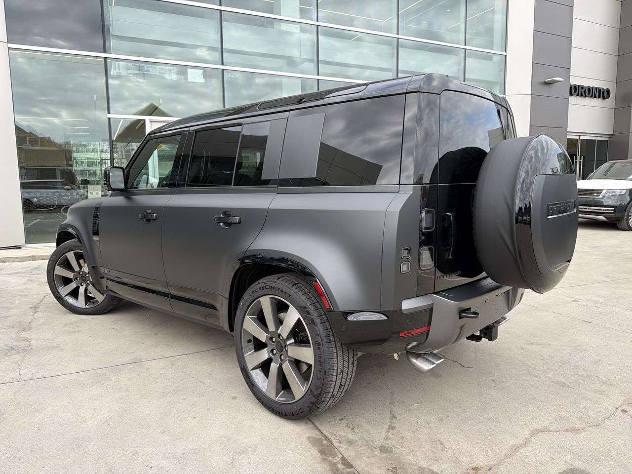 2026 Land Rover Defender 110 P525 V8 thumb 6
