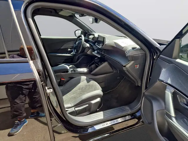 Peugeot 2008 view 11
