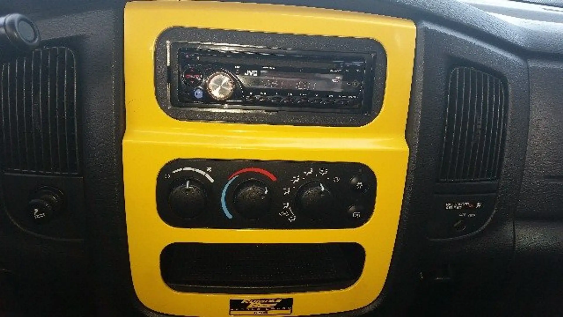 Dodge RAM Rumble Bee Gelb - 2