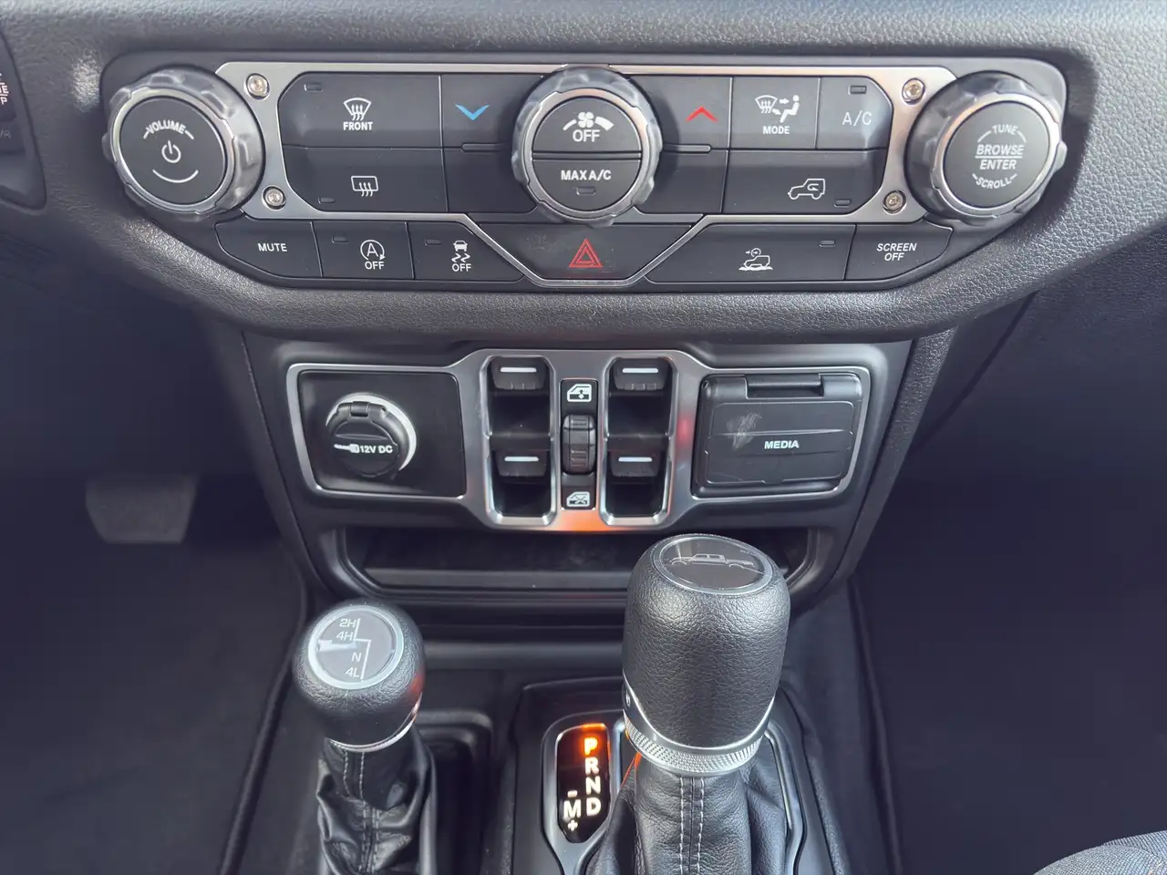Jeep Gladiator снимка Jeep Gladiator