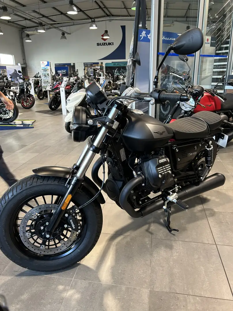 Moto Guzzi V 9 Noir - 2