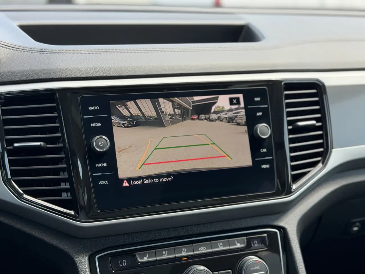 Volkswagen Atlas снимка Volkswagen Atlas