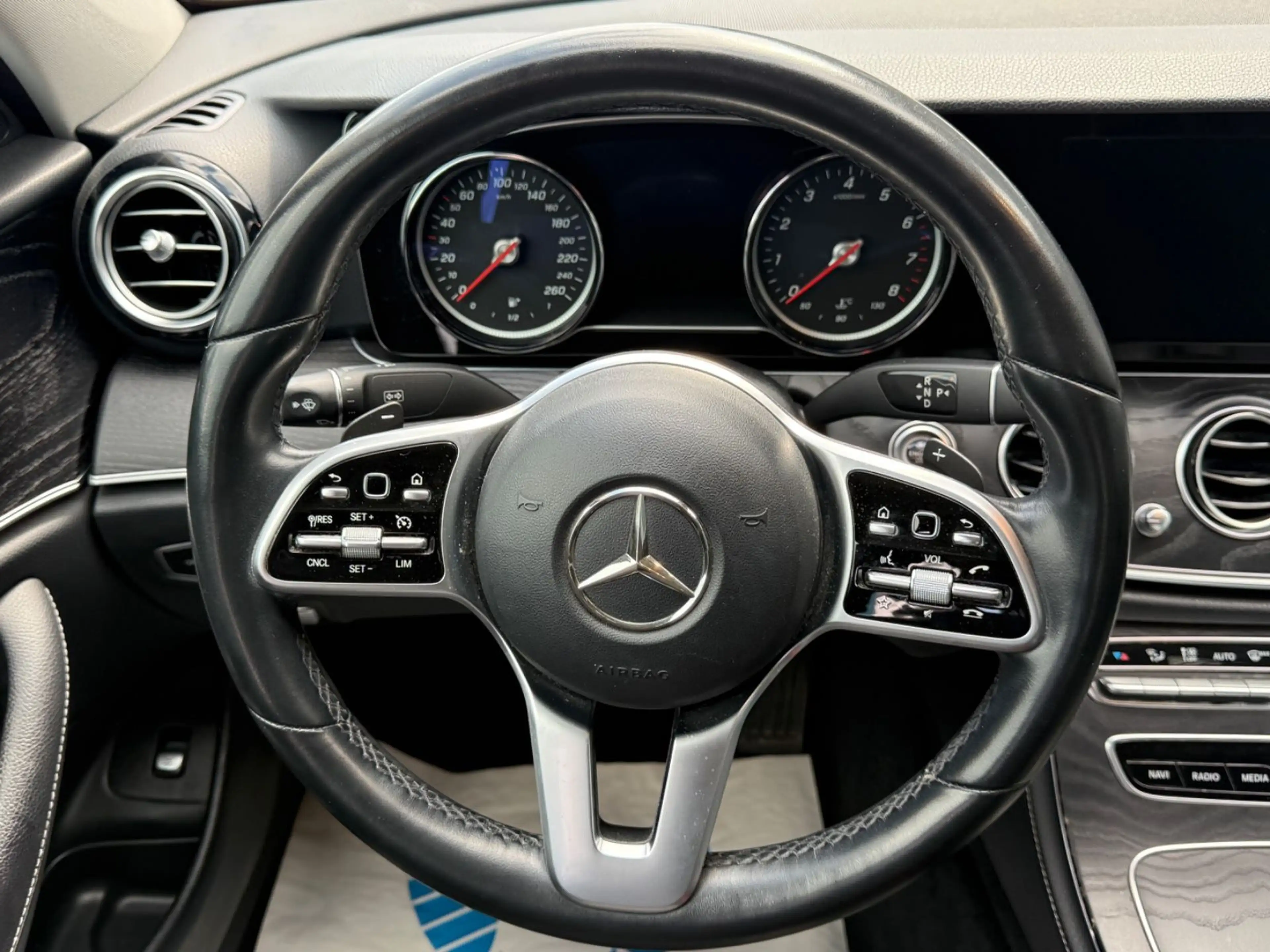 Mercedes-Benz E 200 4Matic*1-Hand*Garantie — photo 14