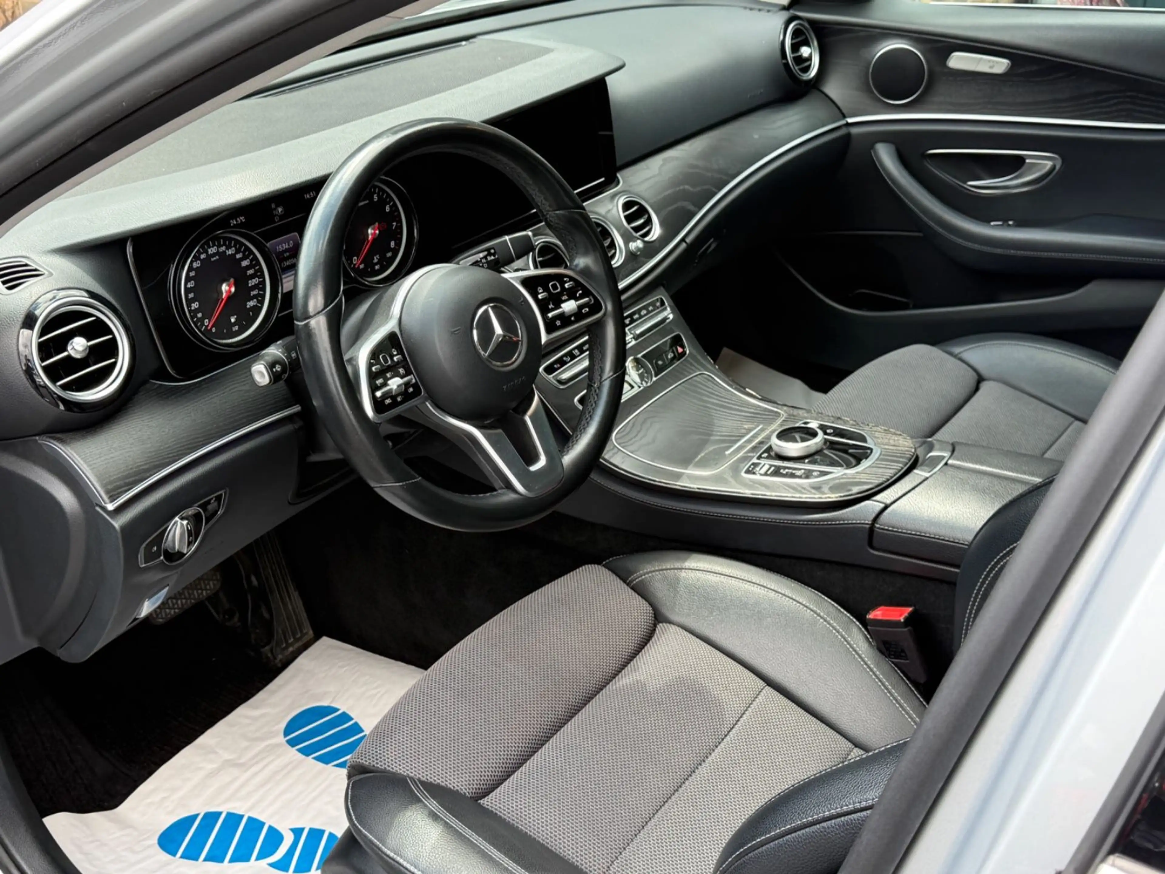 Mercedes-Benz E 200 4Matic*1-Hand*Garantie — photo 11