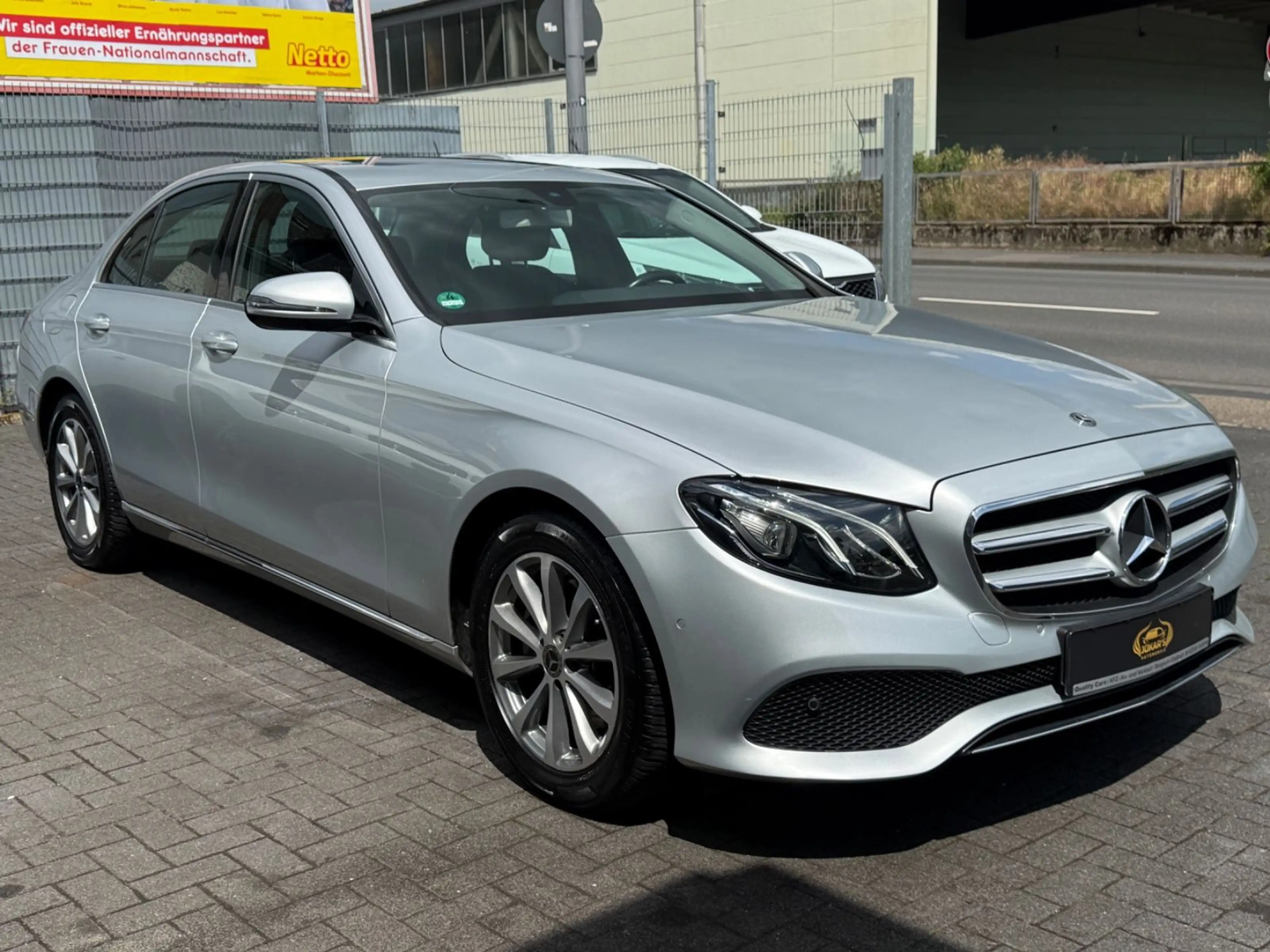 Mercedes-Benz E 200 4Matic*1-Hand*Garantie — photo 3