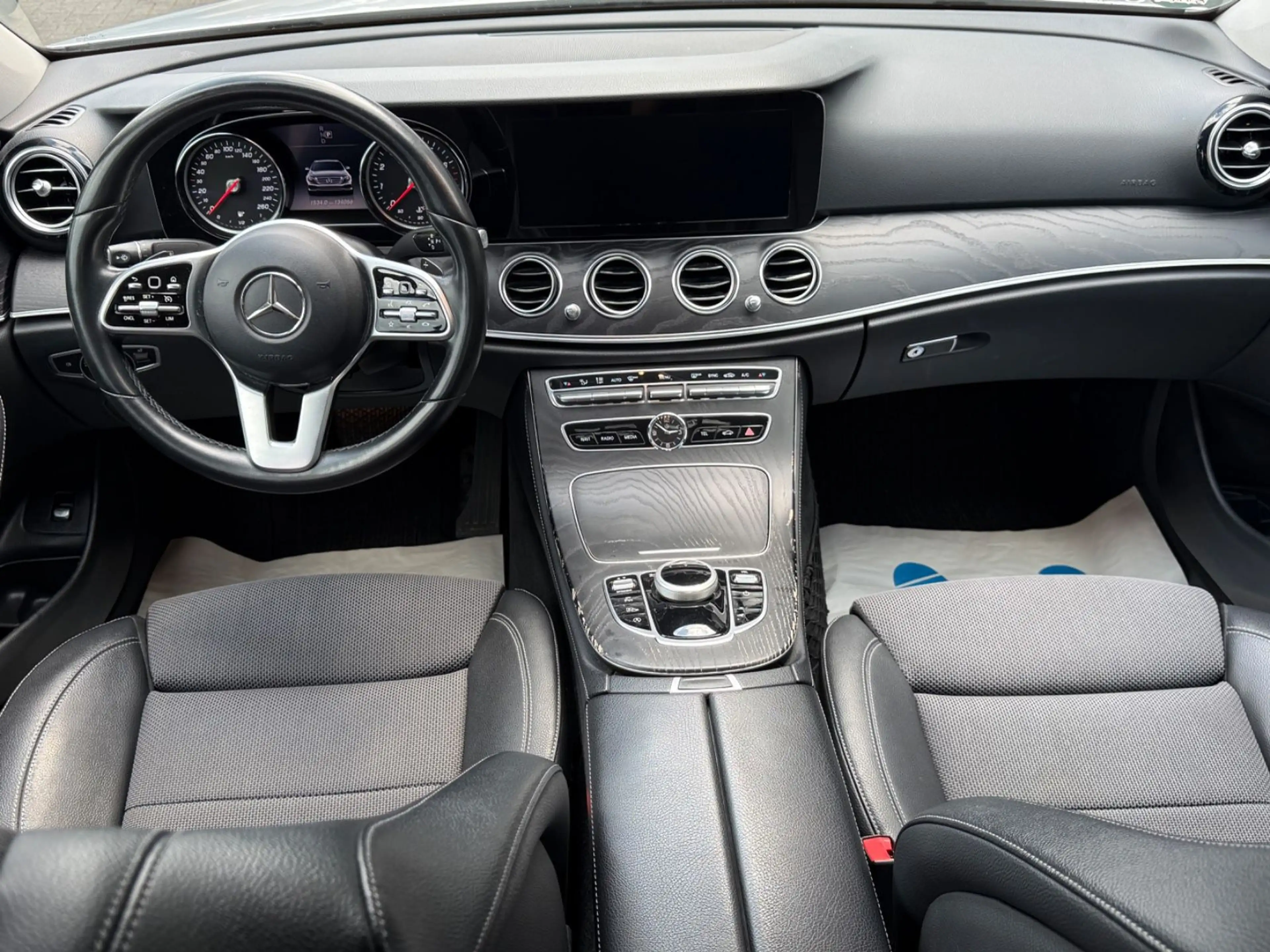 Mercedes-Benz E 200 4Matic*1-Hand*Garantie — photo 12